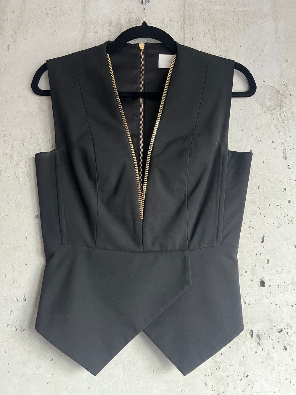 🖤 Michelle Mason Black Sleeveless Peplum Top with Gold Exposed Zip Detail